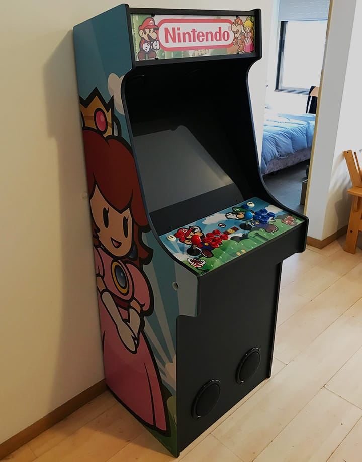 The arcade machine from the left perspective