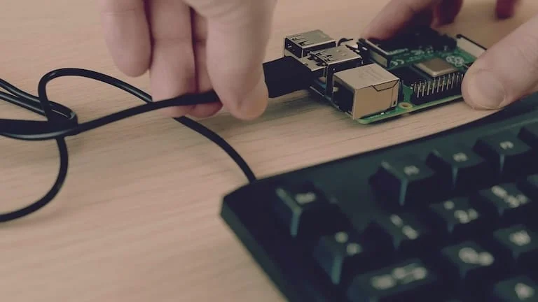 Connecting a USB keyboard to the Raspberry Pi