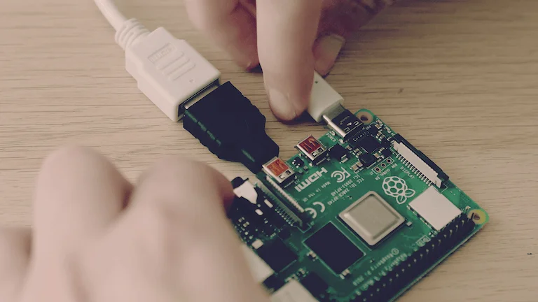 Connecting a power supply to the Raspberry Pi